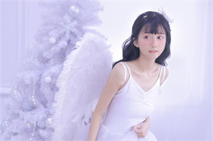 爱上海：The Night Journey of Trains and Buses Interweaving